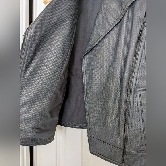 Vince textured leather vest! - Picture 3 of 6